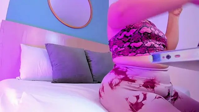 izaro22 online show from November 2025 02:37:02 AM