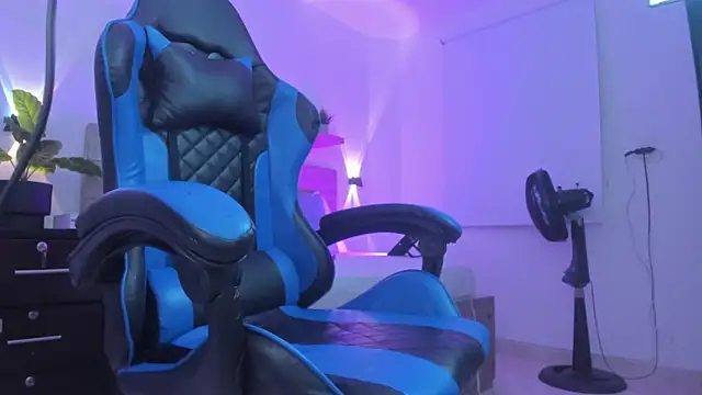 izaro22 online show from February 2026 01:54:01 PM