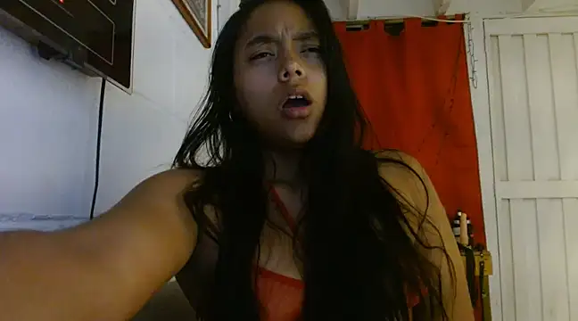 Snapshot of Chiara_petterson chatting on January 2025 04:59:01 AM Chiara petterson online show from January 2025 04:59:01 AM