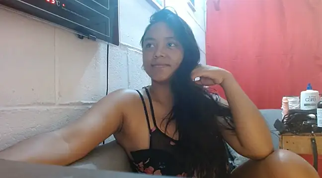 Snapshot of Chiara_petterson chatting on January 2025 04:08:01 AM Chiara petterson online show from January 2025 04:08:01 AM