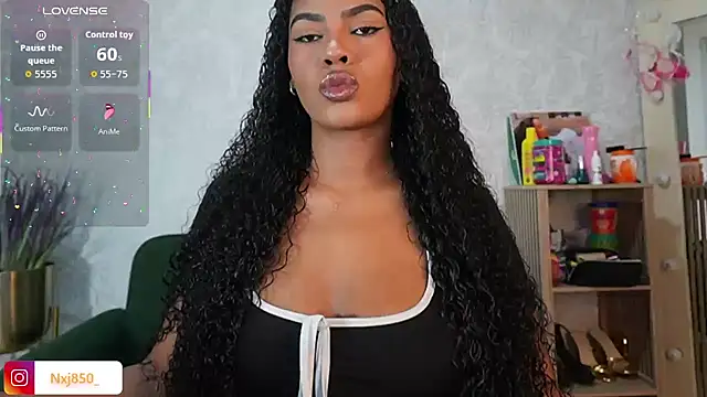 HOTBLACKANDWHITE2 online show from February 2026 11:26:02 PM