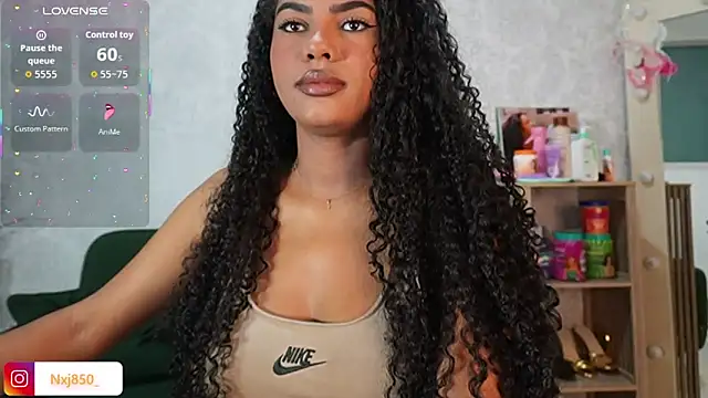 HOTBLACKANDWHITE2 online show from February 2026 06:41:01 PM