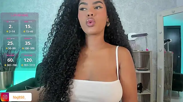 HOTBLACKANDWHITE2 online show from November 2025 03:01:01 AM