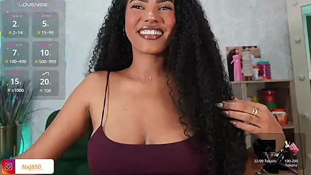 HOTBLACKANDWHITE2 online show from March 2026 04:33:01 AM