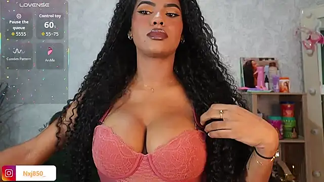 HOTBLACKANDWHITE2 online show from February 2026 11:04:01 PM