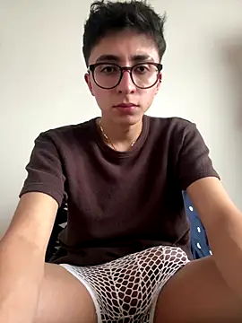 Snapshot of CamiRojas_boy chatting on October 2025 08:52:01 PM CamiRojas boy online show from October 2025 08:52:01 PM