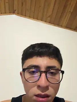 Snapshot of CamiRojas_boy chatting on October 2025 03:51:02 AM CamiRojas boy online show from October 2025 03:51:02 AM