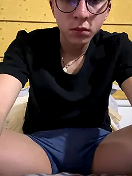 Snapshot of CamiRojas_boy chatting on September 2025 04:01:02 AM CamiRojas boy online show from September 2025 04:01:02 AM