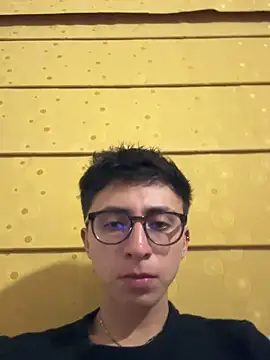 Snapshot of CamiRojas_boy chatting on September 2025 04:18:01 AM CamiRojas boy online show from September 2025 04:18:01 AM