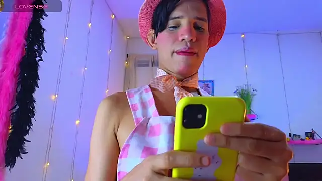 Snapshot of Ariel_Femboy_ chatting on November 2025 06:12:01 AM Ariel Femboy online show from November 2025 06:12:01 AM