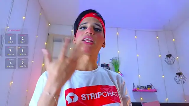 Snapshot of Ariel_Femboy_ chatting on November 2025 02:48:01 AM Ariel Femboy online show from November 2025 02:48:01 AM