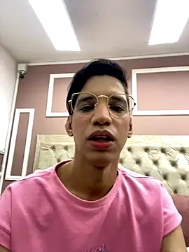 Snapshot of Ariel_Femboy_ chatting on November 2025 08:45:01 PM Ariel Femboy online show from November 2025 08:45:01 PM