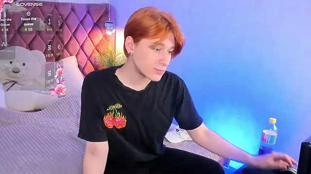Snapshot of _YummyTony_ chatting on June 2026 06:24:01 AM YummyTony online show from June 2026 06:24:01 AM