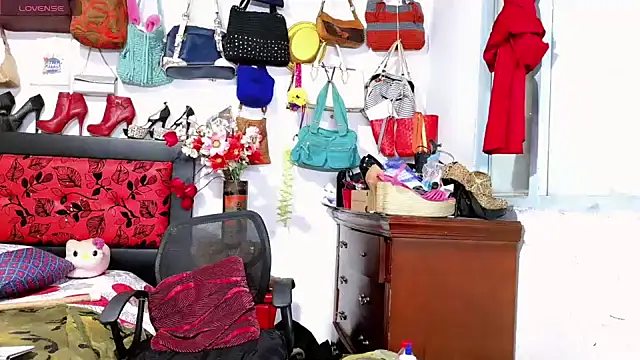 Xiaraa26 online show from November 2025 06:22:02 PM