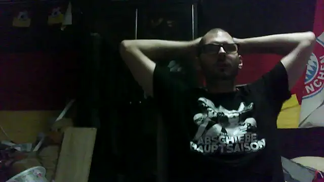 Snapshot of Die-geile-Sau chatting on November 2025 09:52:02 PM Die-geile-Sau online show from November 2025 09:52:02 PM