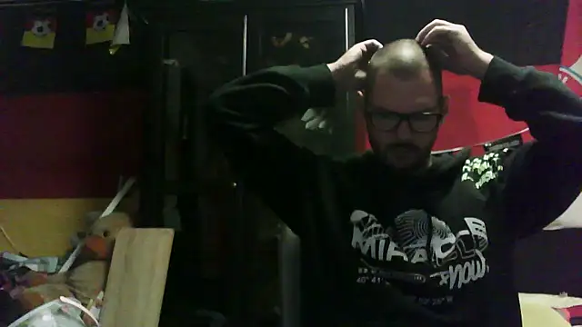 Snapshot of Die-geile-Sau chatting on October 2025 04:15:02 PM Die-geile-Sau online show from October 2025 04:15:02 PM