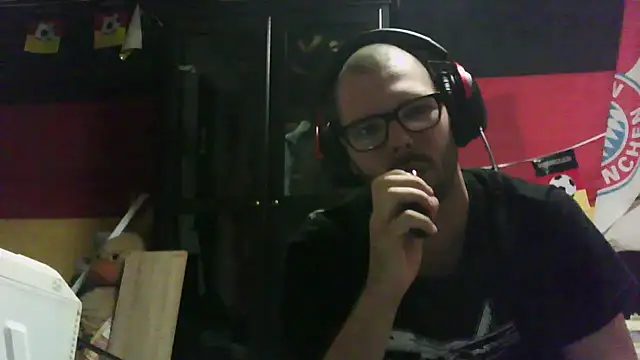 Snapshot of Die-geile-Sau chatting on October 2025 08:54:02 PM Die-geile-Sau online show from October 2025 08:54:02 PM