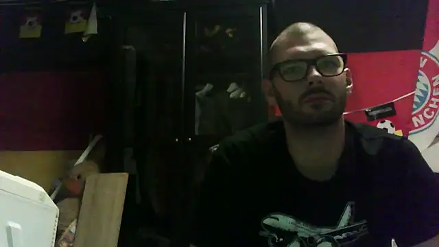 Snapshot of Die-geile-Sau chatting on October 2025 09:03:01 PM Die-geile-Sau online show from October 2025 09:03:01 PM