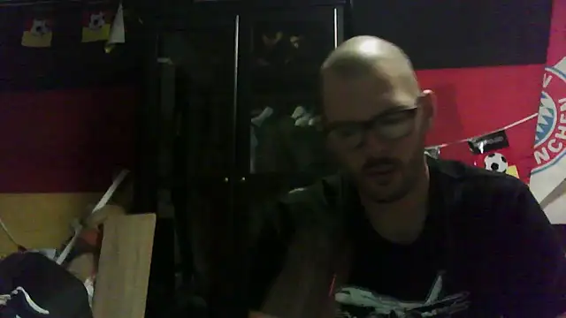 Snapshot of Die-geile-Sau chatting on October 2025 07:26:02 PM Die-geile-Sau online show from October 2025 07:26:02 PM