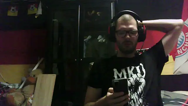 Snapshot of Die-geile-Sau chatting on October 2025 10:05:02 PM Die-geile-Sau online show from October 2025 10:05:02 PM