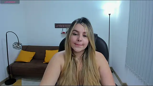 Snapshot of camiilaa1 chatting on February 2025 06:14:02 AM camiilaa1 online show from February 2025 06:14:02 AM