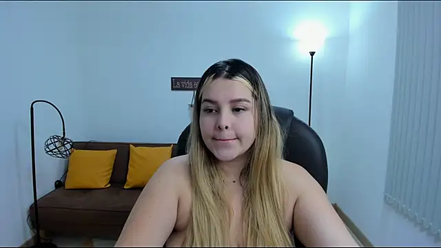 Snapshot of camiilaa1 chatting on February 2025 07:40:01 AM camiilaa1 online show from February 2025 07:40:01 AM