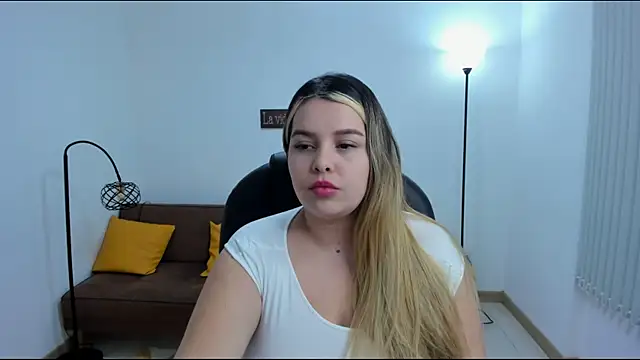 Snapshot of camiilaa1 chatting on February 2025 04:57:02 AM camiilaa1 online show from February 2025 04:57:02 AM