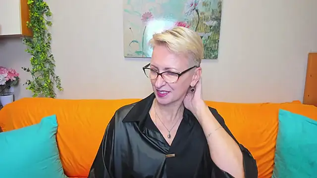 iamyourdream89 online show from November 2025 02:32:01 PM