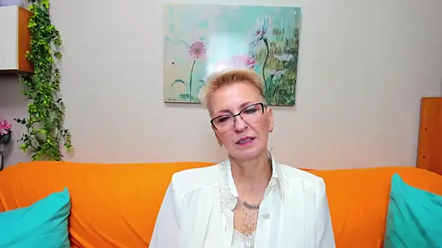 iamyourdream89 online show from December 2025 07:43:01 AM