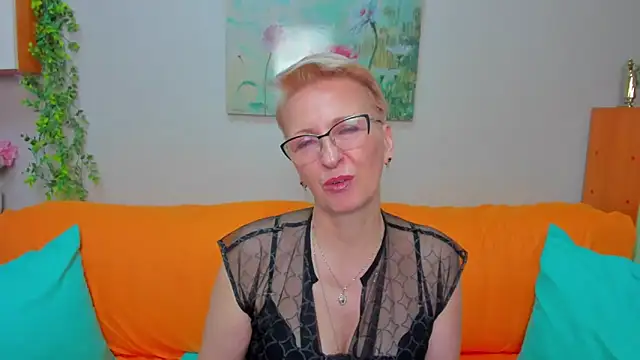 iamyourdream89 online show from April 2026 12:39:01 PM