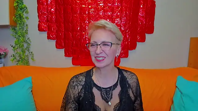 iamyourdream89 online show from February 2026 03:56:01 PM