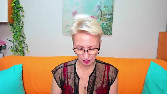 iamyourdream89 online show from November 2025 12:30:01 PM