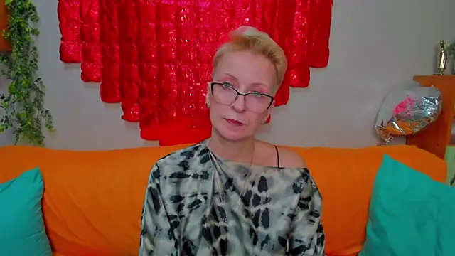 iamyourdream89 online show from February 2026 05:54:02 PM