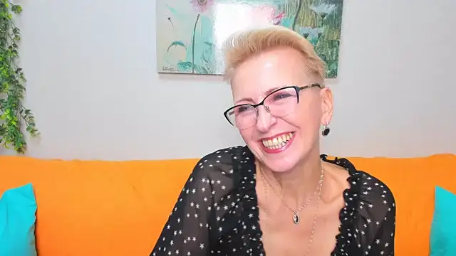 iamyourdream89 online show from November 2025 09:35:02 AM