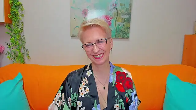 iamyourdream89 online show from April 2026 02:13:01 PM