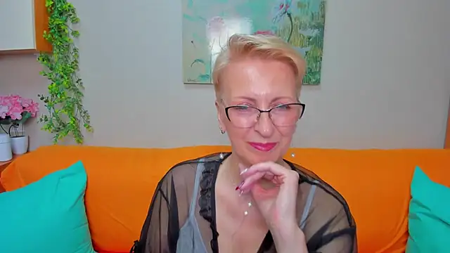 iamyourdream89 online show from May 2026 10:48:01 AM