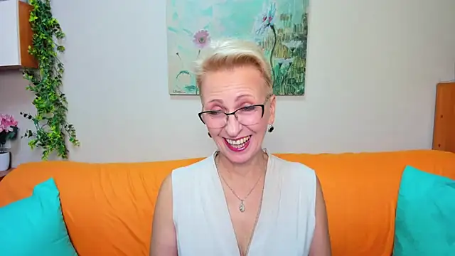 iamyourdream89 online show from November 2025 11:37:01 AM