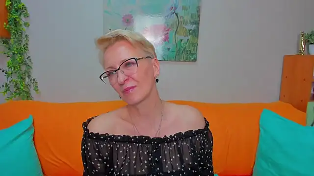 iamyourdream89 online show from March 2026 12:31:01 PM