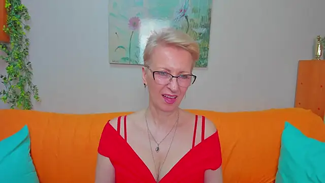 iamyourdream89 online show from April 2026 10:33:02 AM