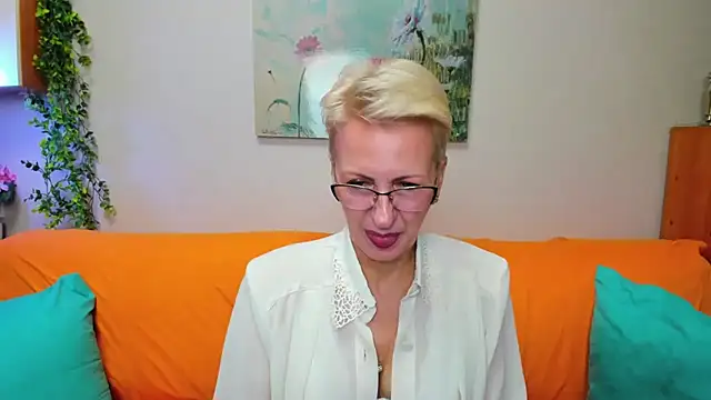 iamyourdream89 online show from November 2025 07:46:01 AM