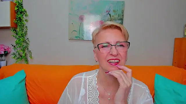 iamyourdream89 online show from May 2026 08:55:01 AM