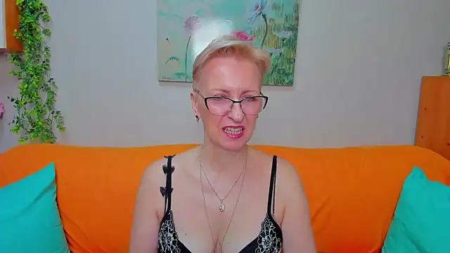 iamyourdream89 online show from April 2026 11:00:01 AM