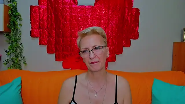 iamyourdream89 online show from March 2026 12:20:01 PM