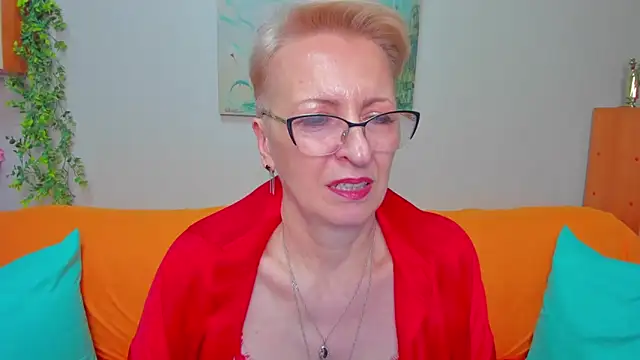 iamyourdream89 online show from April 2026 11:27:01 AM