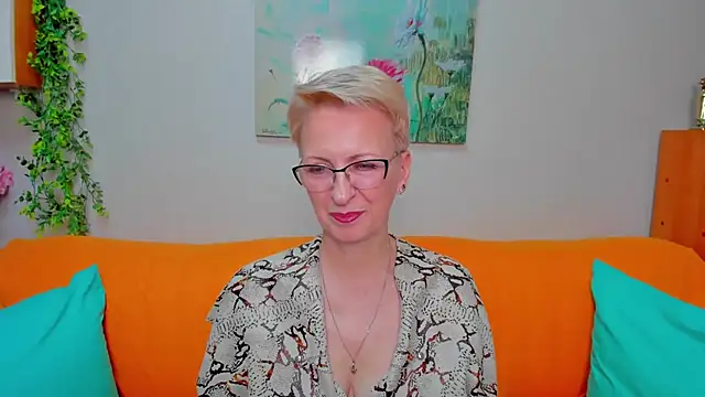 iamyourdream89 online show from April 2026 02:43:02 PM