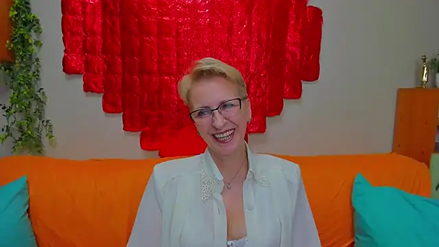 iamyourdream89 online show from February 2026 05:25:01 PM