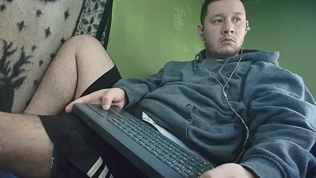 Snapshot of sweet_cock28 chatting on September 2025 03:29:01 PM sweet cock28 online show from September 2025 03:29:01 PM