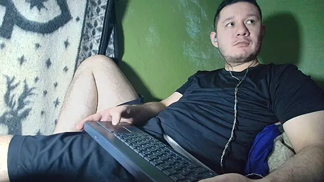 Snapshot of sweet_cock28 chatting on October 2025 04:01:01 AM sweet cock28 online show from October 2025 04:01:01 AM