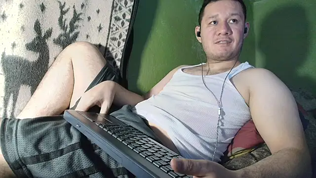 Snapshot of sweet_cock28 chatting on April 2026 03:32:02 AM sweet cock28 online show from April 2026 03:32:02 AM