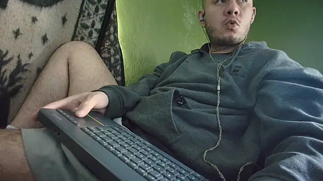 Snapshot of sweet_cock28 chatting on October 2025 02:41:01 PM sweet cock28 online show from October 2025 02:41:01 PM